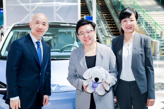 极狐汽车考拉获“智能亲子新能源车”称号