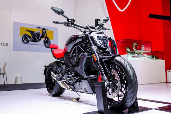 杜卡迪激情亮相第二十届上海国际汽车工业展览会