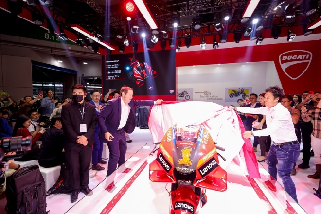 杜卡迪激情亮相第二十届上海国际汽车工业展览会
