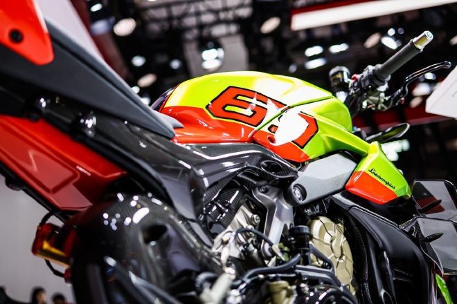 杜卡迪激情亮相第二十届上海国际汽车工业展览会