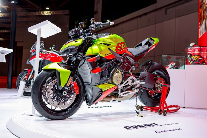 杜卡迪激情亮相第二十届上海国际汽车工业展览会