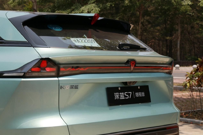 深蓝S7首批量产车正式下线 预售16.99-23.99万元