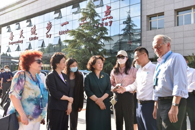 20多国驻华使节参访长城汽车 赞中国智造！