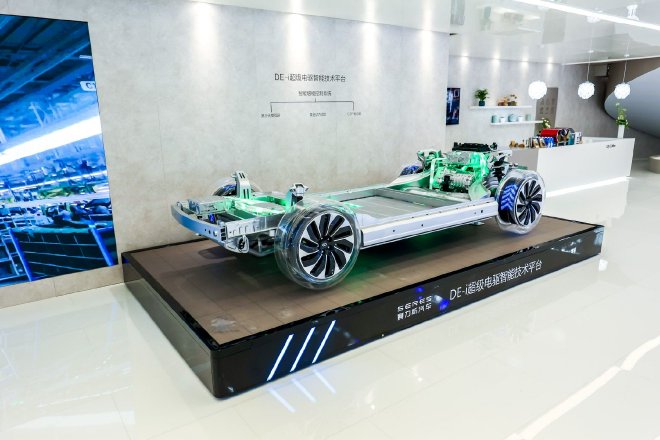 AITO问界M5系列智驾版亮相重庆车展 即将开启多城交付