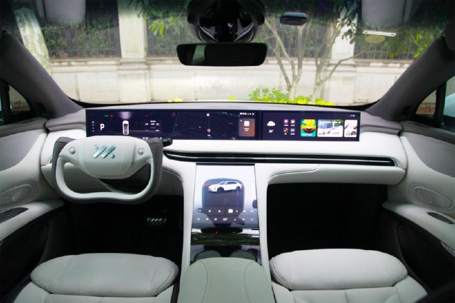 用科技赋能智驾 智己LS7城市智能新驾舱体验