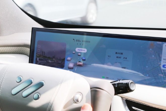 用科技赋能智驾 智己LS7城市智能新驾舱体验