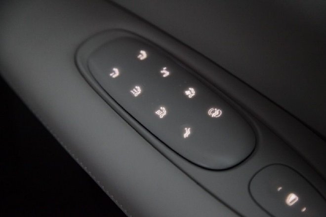 用科技赋能智驾 智己LS7城市智能新驾舱体验