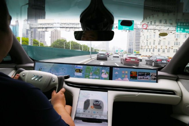 用科技赋能智驾 智己LS7城市智能新驾舱体验