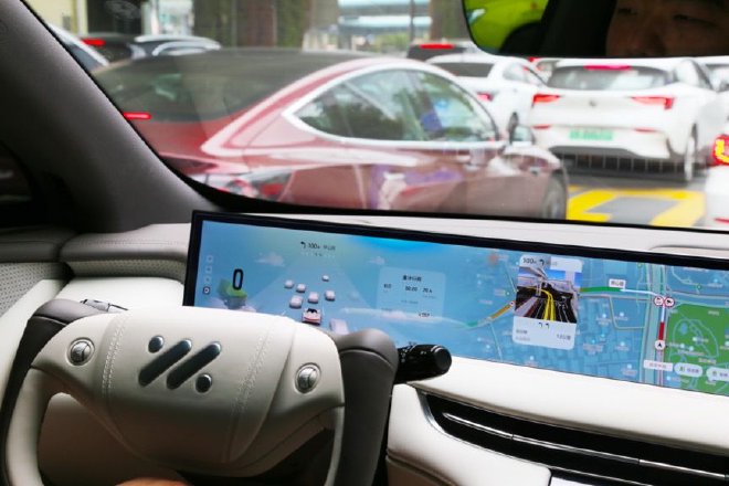 用科技赋能智驾 智己LS7城市智能新驾舱体验