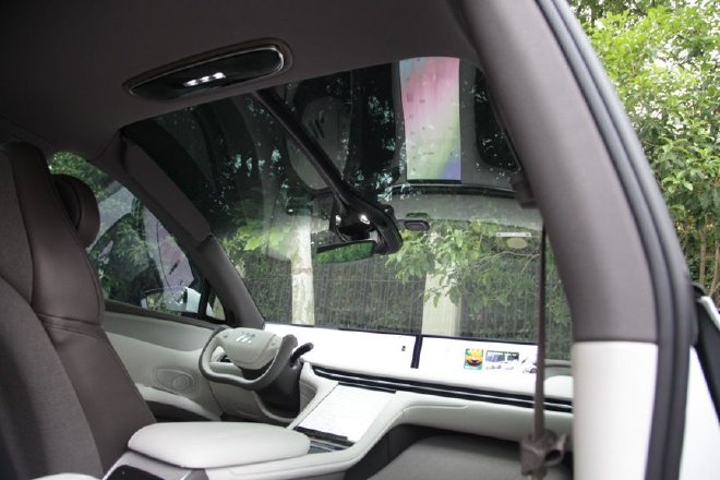 用科技赋能智驾 智己LS7城市智能新驾舱体验