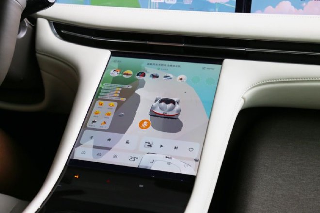 用科技赋能智驾 智己LS7城市智能新驾舱体验