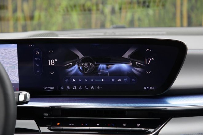 空间够大配置全 试驾别克E4纯电轿跑SUV