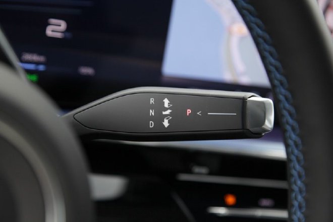 空间够大配置全 试驾别克E4纯电轿跑SUV