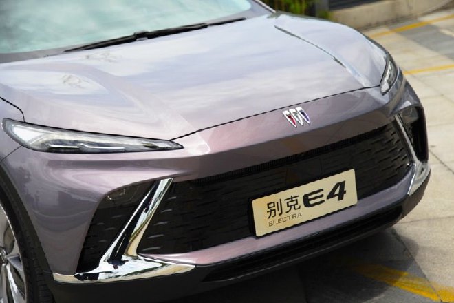 空间够大配置全 试驾别克E4纯电轿跑SUV