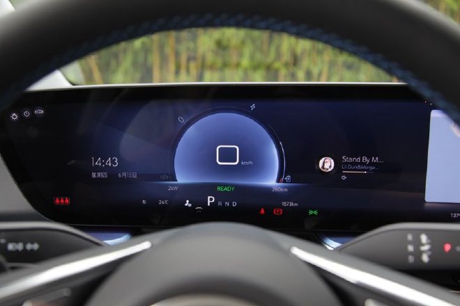 空间够大配置全 试驾别克E4纯电轿跑SUV