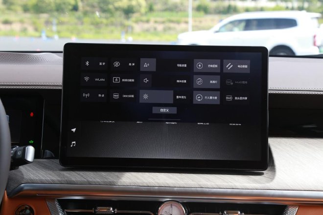 铁汉柔情 试驾坦克500 Hi4-T