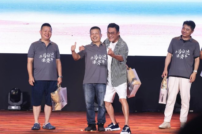 梁家辉先生和现场以及直播间的马粉们互动