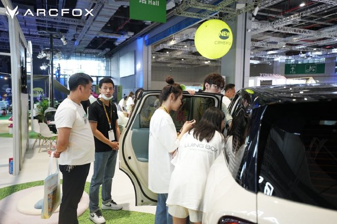 极狐汽车考拉亮相第22届CBME孕婴童展