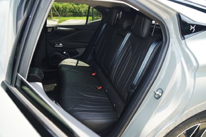 原汁原味 试驾全新DS4里沃利CROSS