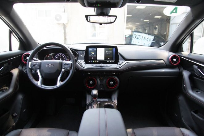 外观套件升级 到店实拍雪佛兰开拓者白夜版