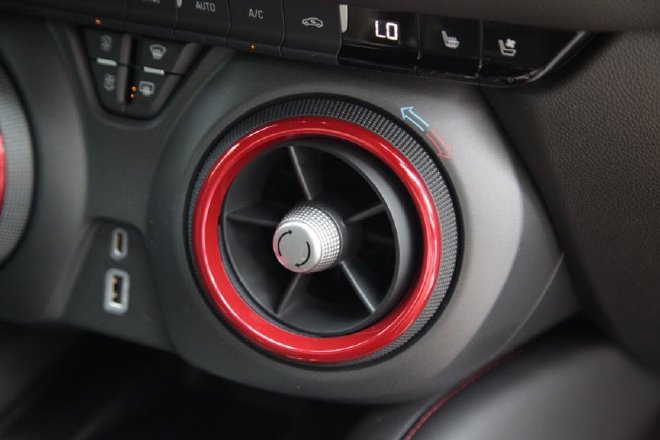 外观套件升级 到店实拍雪佛兰开拓者白夜版