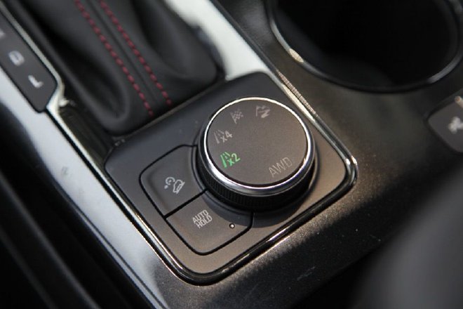 外观套件升级 到店实拍雪佛兰开拓者白夜版