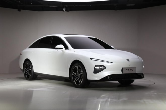 品牌转型新开端 荣威D7 EV外观解