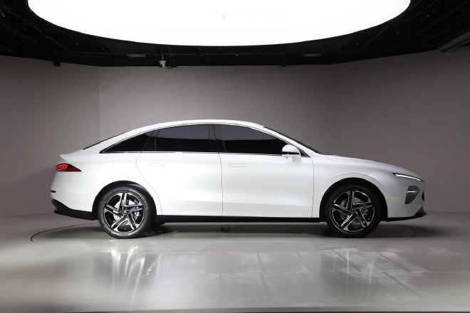 品牌转型新开端 荣威D7 EV外观解