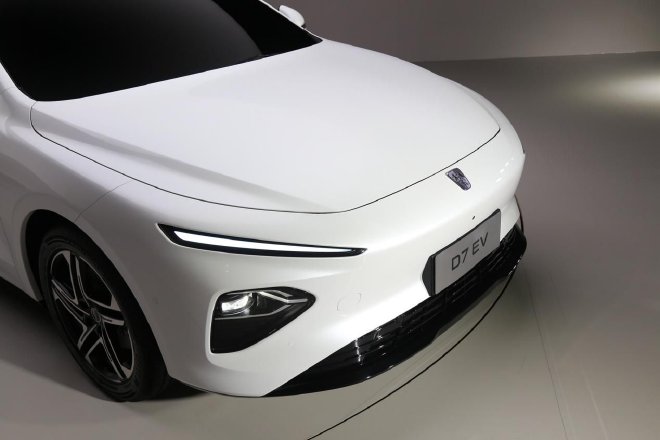 品牌转型新开端 荣威D7 EV外观解