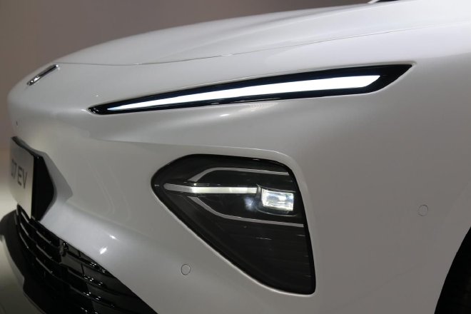 品牌转型新开端 荣威D7 EV外观解