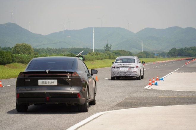 荣威D7 EV和D7 DMH测试谍照曝光 或成都车展亮相