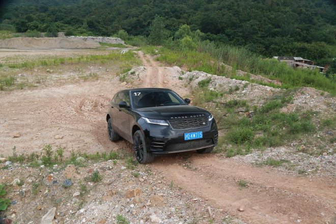 还是那个西装硬汉 动态体验全新揽胜星脉