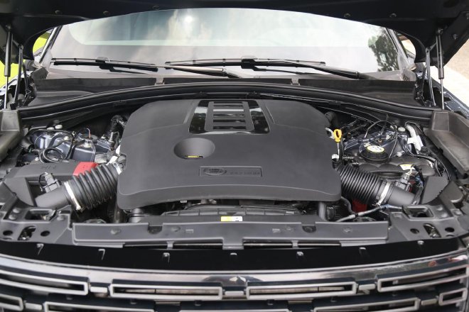 还是那个西装硬汉 动态体验全新揽胜星脉