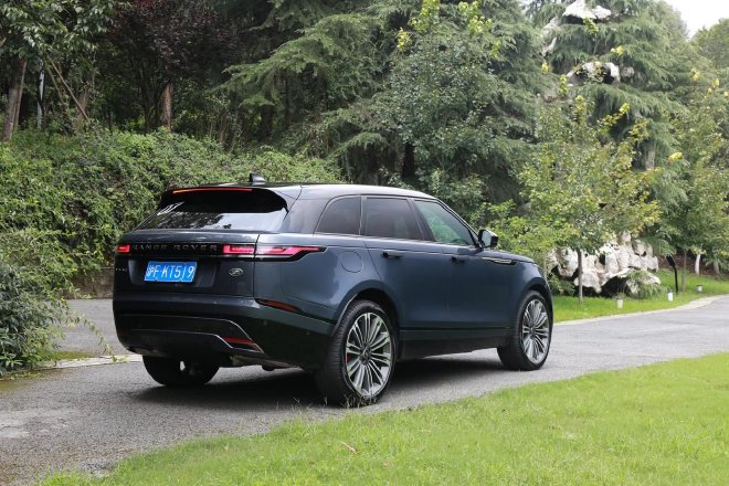 还是那个西装硬汉 动态体验全新揽胜星脉