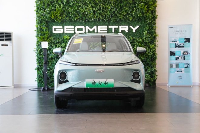 越级配置够抢眼 到店实拍吉利几何E萤火虫