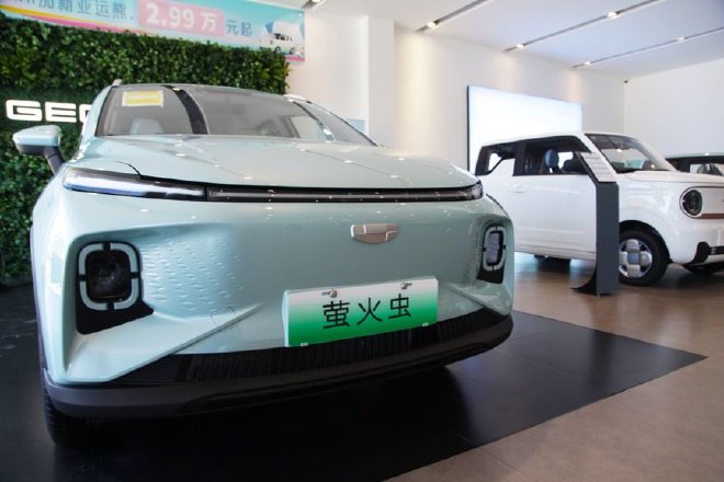 越级配置够抢眼 到店实拍吉利几何E萤火虫