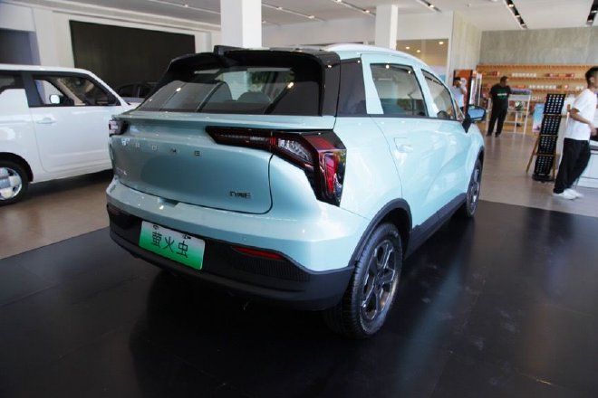 越级配置够抢眼 到店实拍吉利几何E萤火虫