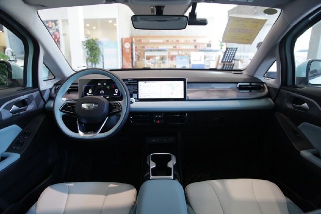 越级配置够抢眼 到店实拍吉利几何E萤火虫