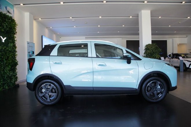 越级配置够抢眼 到店实拍吉利几何E萤火虫