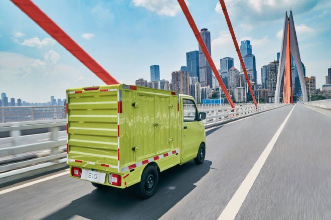 五菱E10正式上市 售价区间3.68万-3.98万元