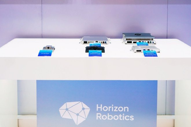  地平线与安波福、均联智行、科博达（从左往右）全新合作成果亮相