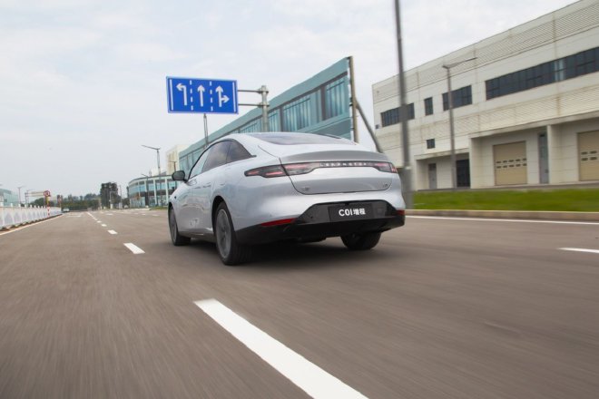 不再里程焦虑 抢先试驾零跑C01增程版车型