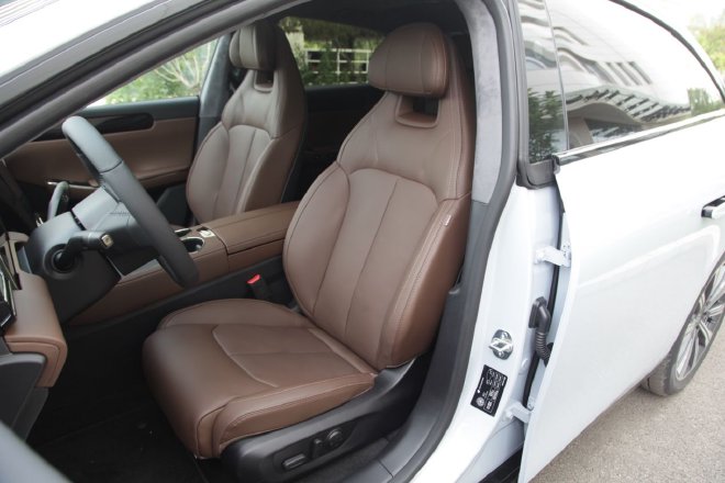 不再里程焦虑 抢先试驾零跑C01增程版车型