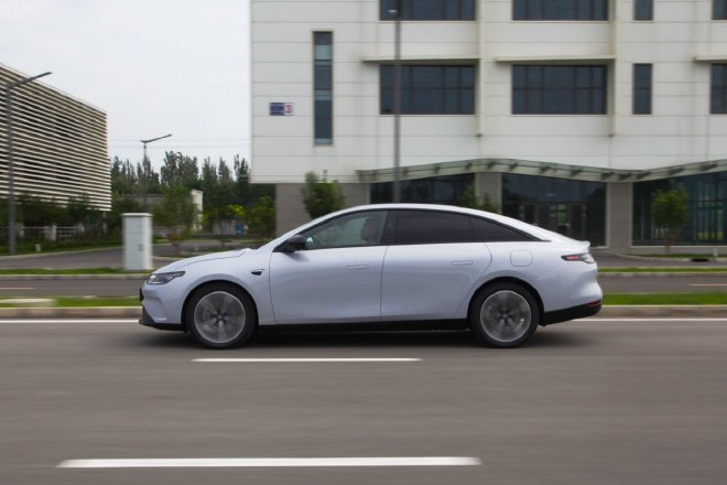 不再里程焦虑 抢先试驾零跑C01增程版车型