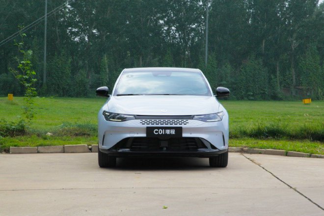 不再里程焦虑 抢先试驾零跑C01增程版车型