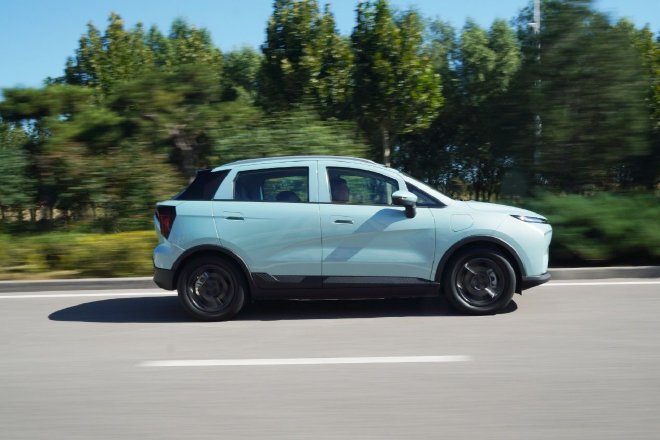 真五座 配置全 动态体验吉利几何E萤火虫