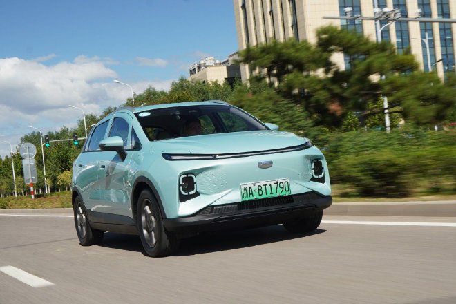 真五座 配置全 动态体验吉利几何E萤火虫