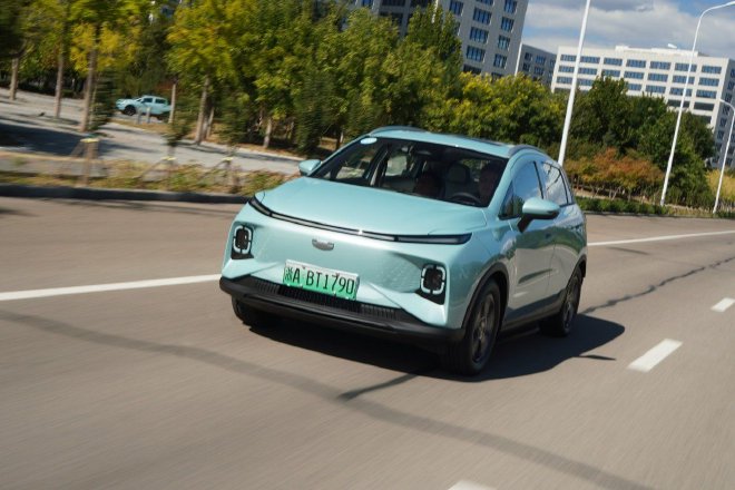 真五座 配置全 动态体验吉利几何E萤火虫