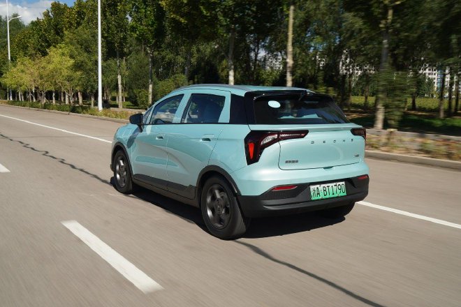 真五座 配置全 动态体验吉利几何E萤火虫