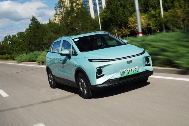 真五座 配置全 动态体验吉利几何E萤火虫